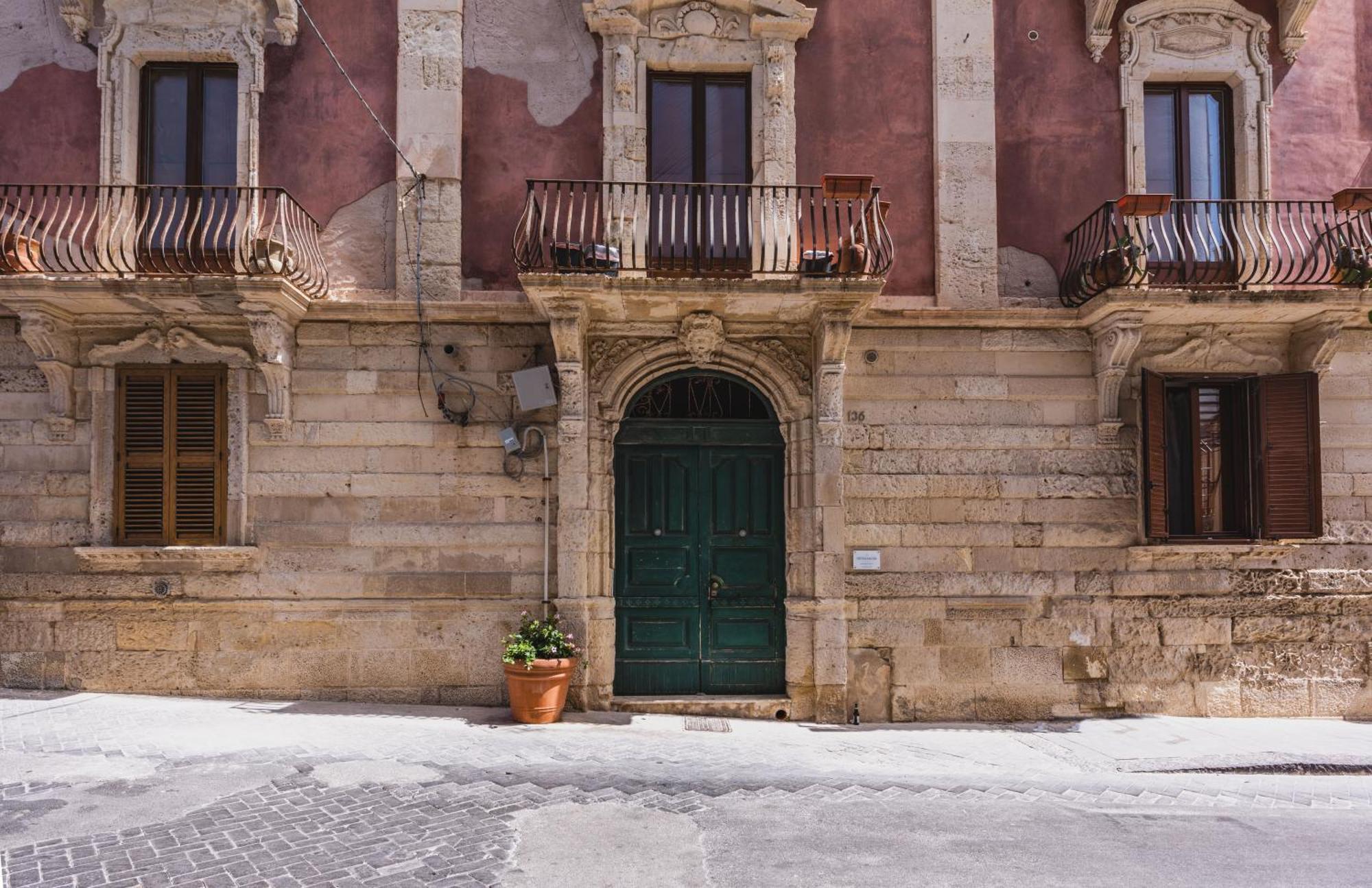 Palazzo Bozzanca Apartments By Wonderful Italy 시라쿠사 외부 사진