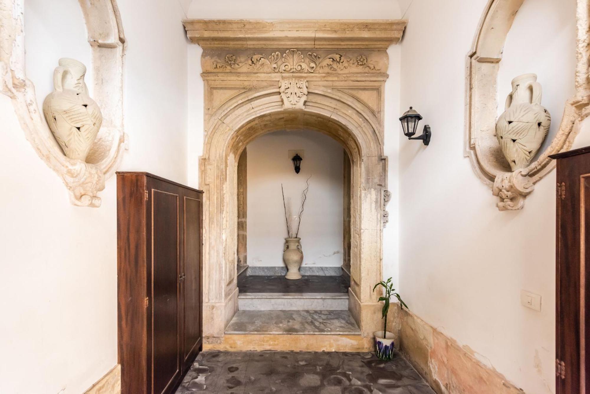 Palazzo Bozzanca Apartments By Wonderful Italy 시라쿠사 외부 사진