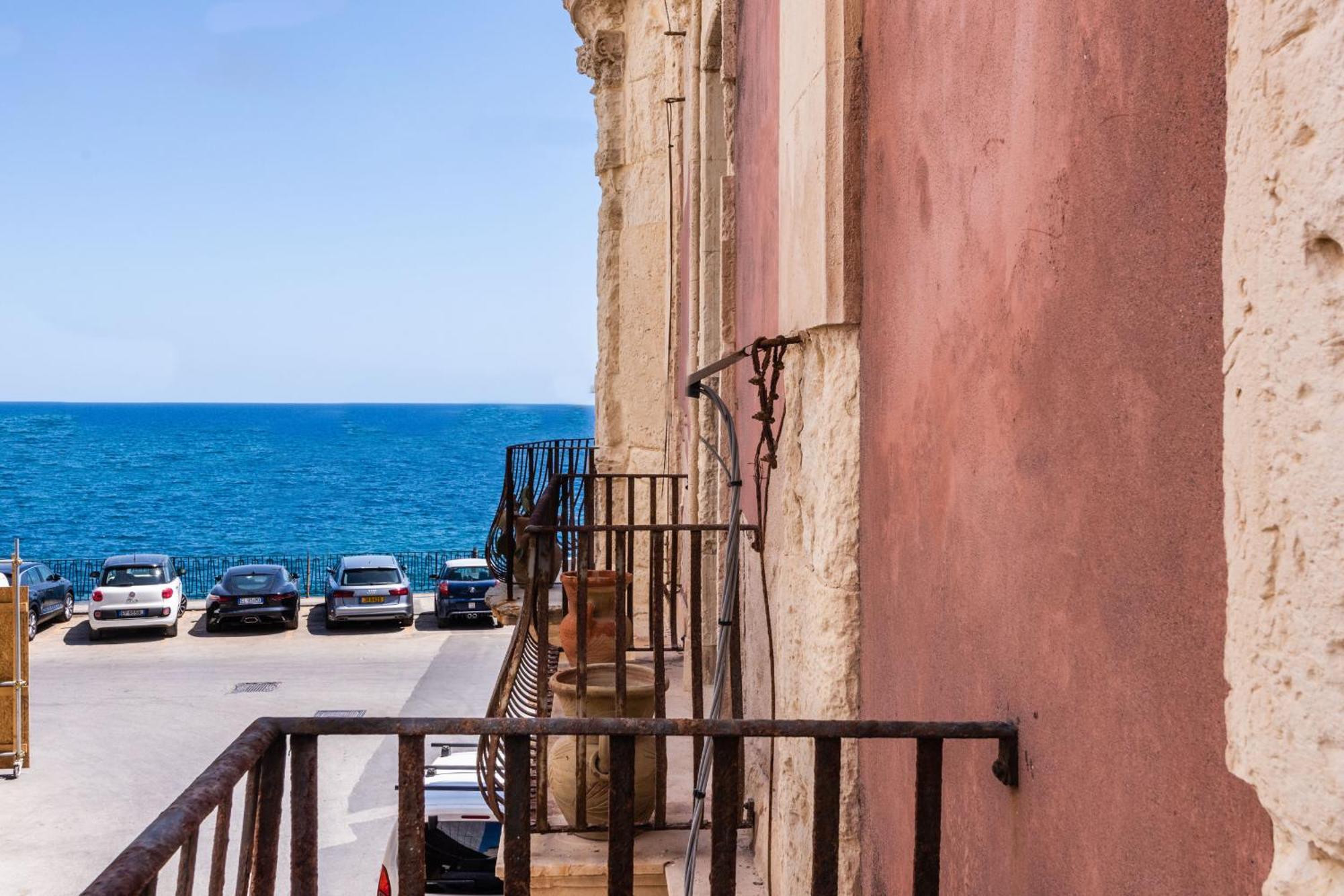 Palazzo Bozzanca Apartments By Wonderful Italy 시라쿠사 외부 사진