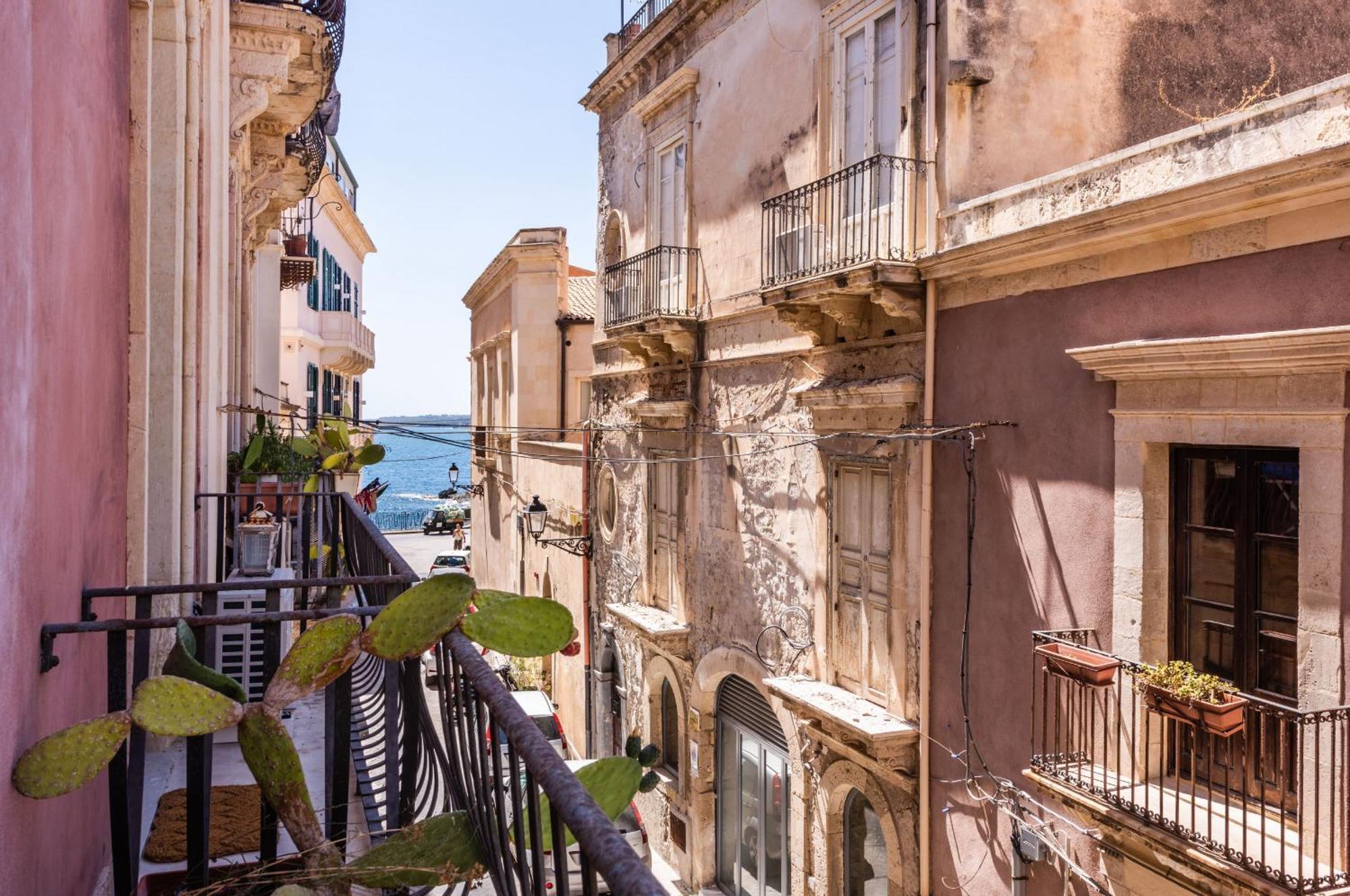 Palazzo Bozzanca Apartments By Wonderful Italy 시라쿠사 외부 사진